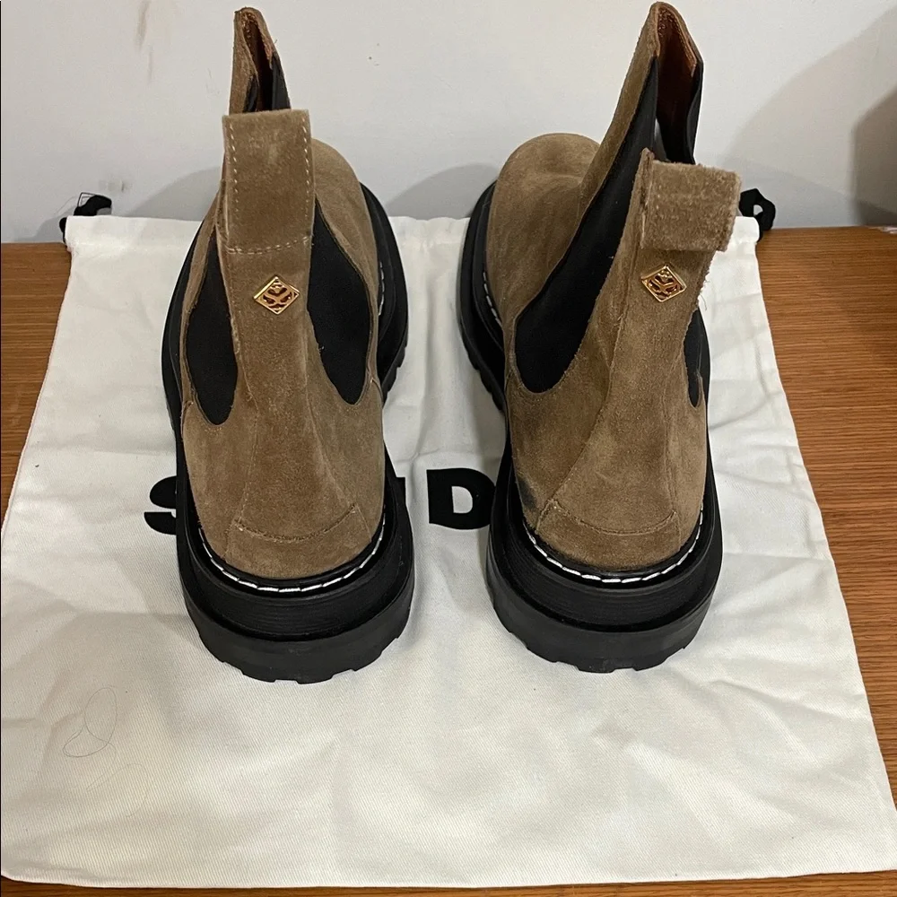 NOHA Lug Sole‎ Chelsea Boots in Khaki Suede - Picture 4 of 5